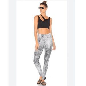 ALO Yoga Tech Lift Airbrush Full-Length Performance Leggings In Crackle Gray S